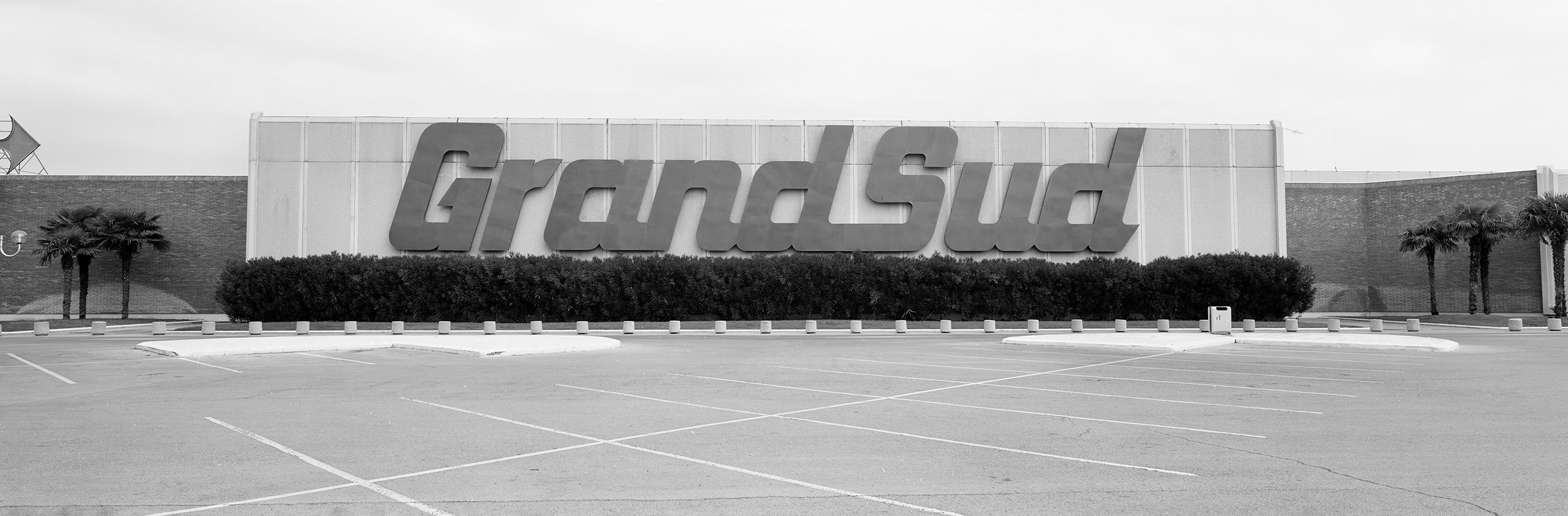 Get to France — Grand Sud shopping centre, Lattes, 1996