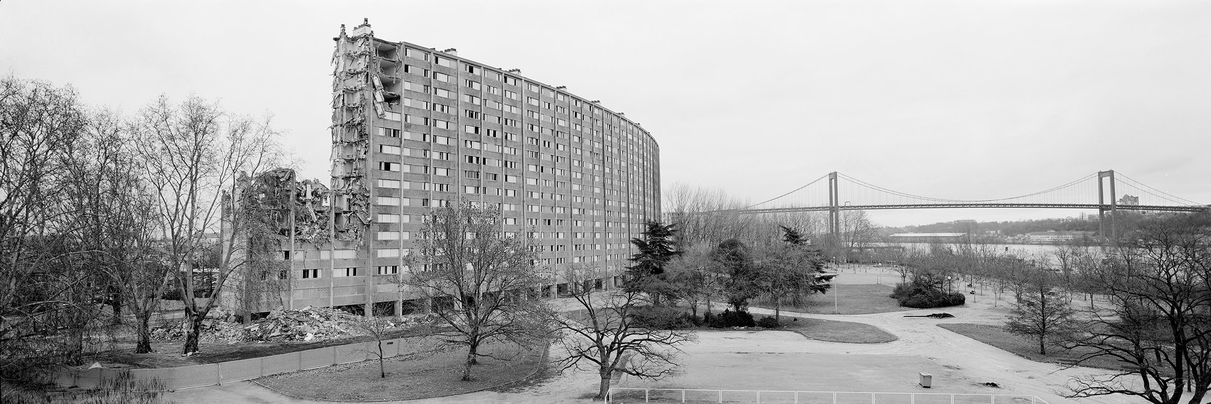 Get to France — Demolition of La Lumineuse social housing block, Bordeaux, 1997