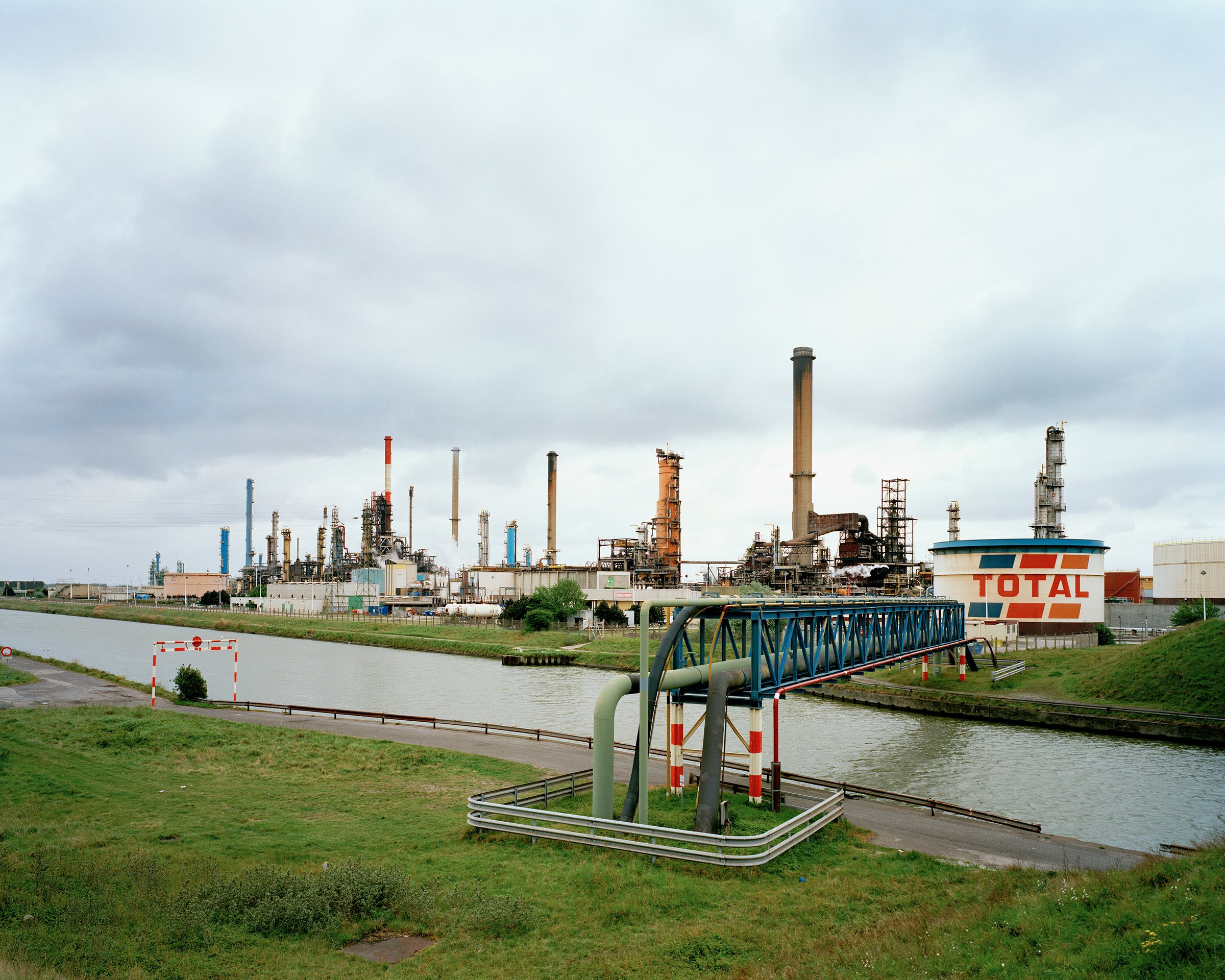 Hexagone 2 — The Landscape Consumed — Oil refinery near Dunkirk, 2002