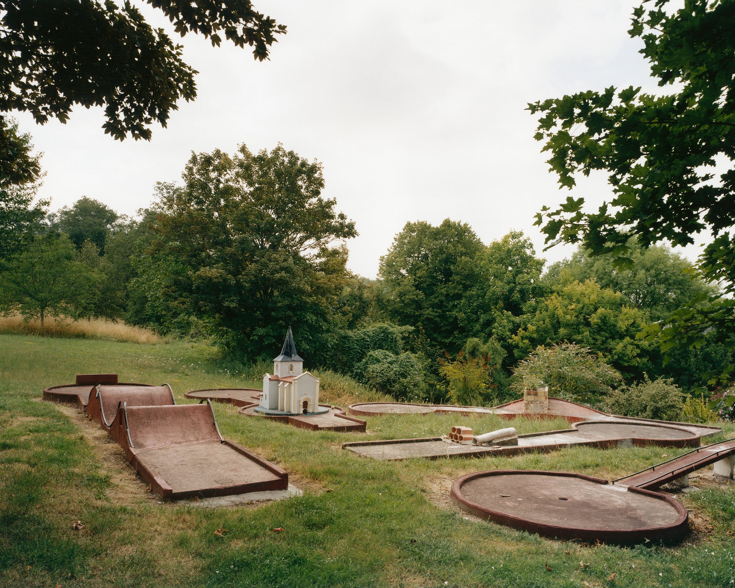 Hexagone 2 — The Landscape Consumed — Minigolf in Châtignac, Charente, 2005
