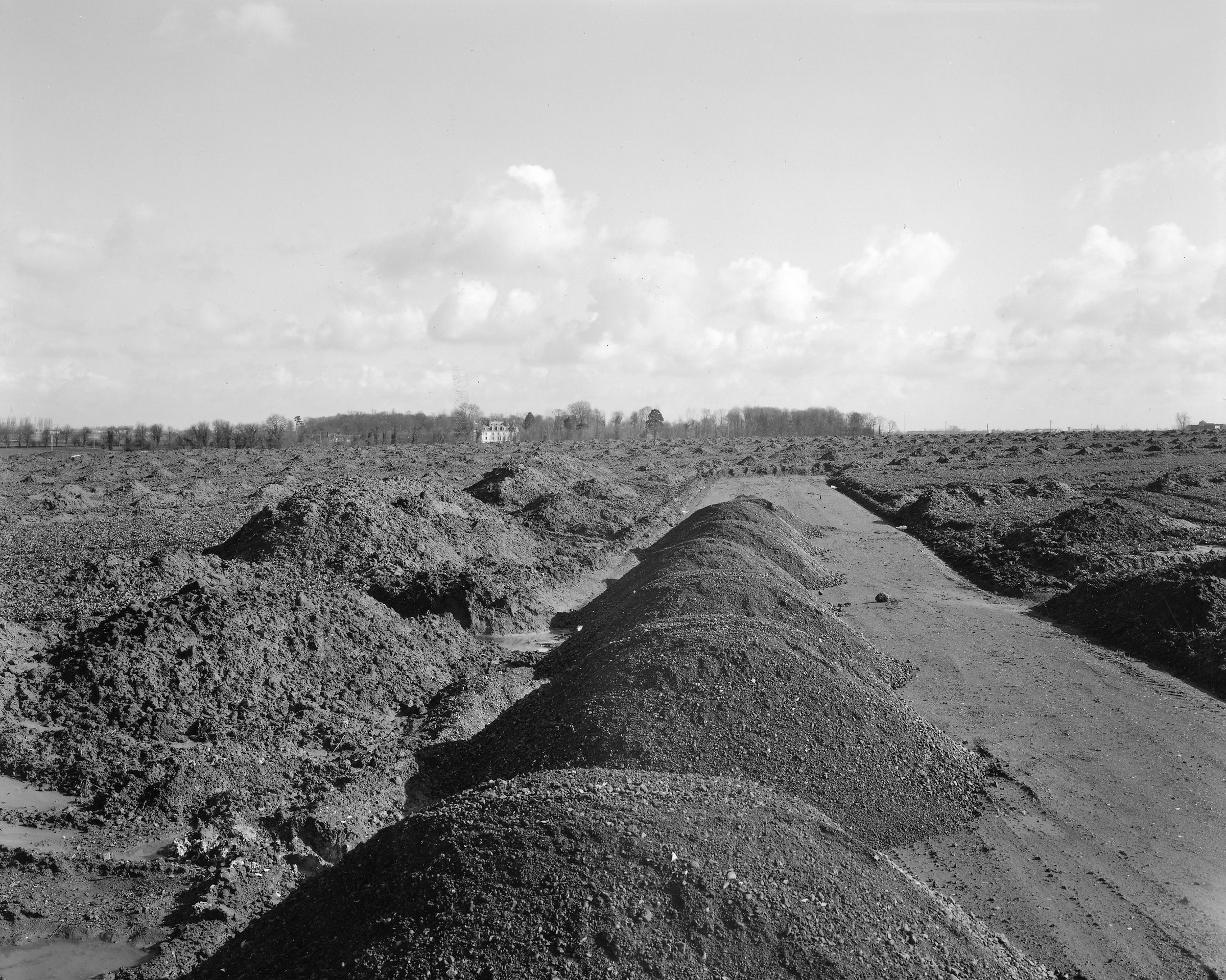 Aux Portes du Royaume — Construction site, Marne-la-Vallée, France, 1998