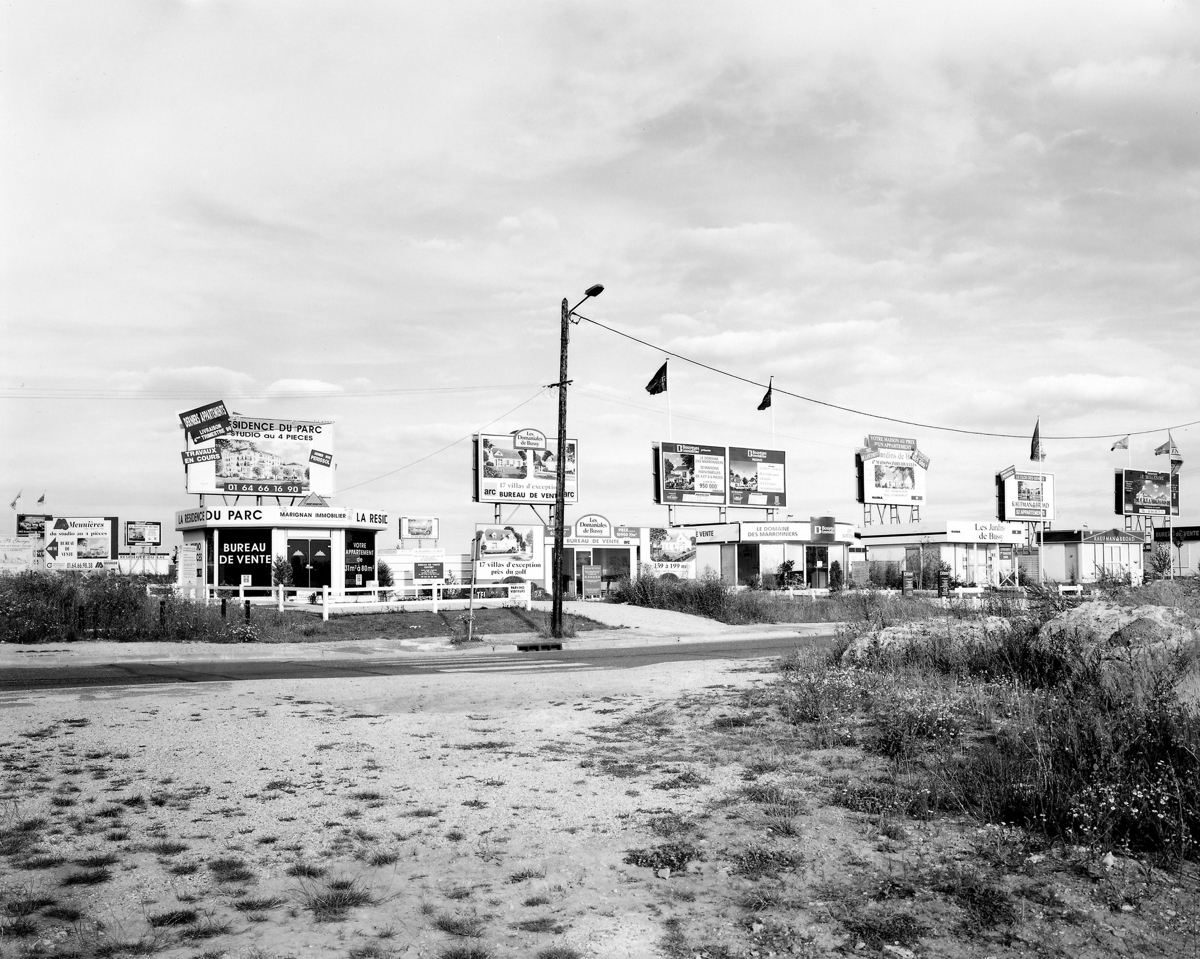 Aux Portes du Royaume — Bussy-Saint-Georges, Marne-la-Vallée, France, 1999