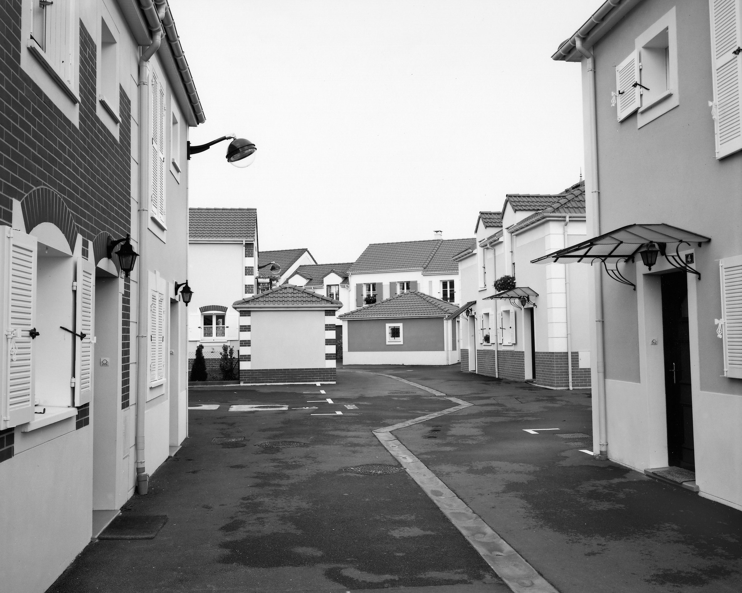 Aux Portes du Royaume — Bailly-Romainvilliers, France, 1998